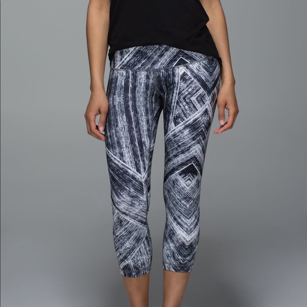 Lululemon Wunder Under Crop II *Full-On Luon